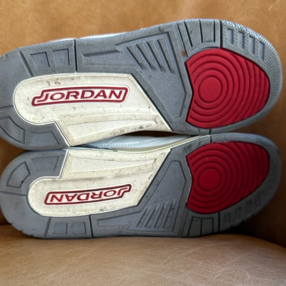 Retro Air Jordan 3 Summit Sneakers - Picture 5 of 8